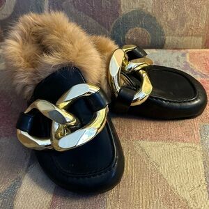 Chunky gold chain Black Loafers with rabbit Fur Trim 7